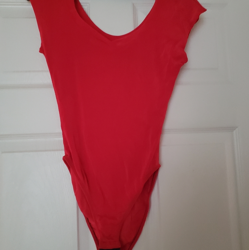 Sleeveless v-neck bodysuit